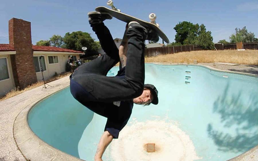 Pool Skateboard2