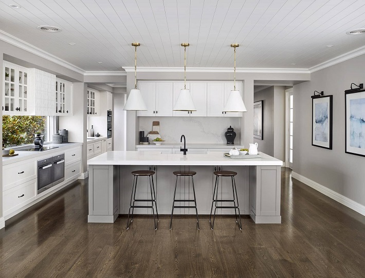 white hamptons style kitchen with darkwood floor