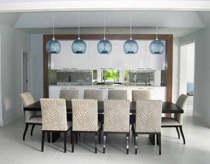 blue-glass-dining-room-pendant-lighting-beach-house