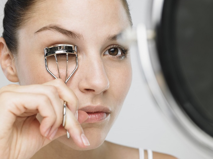 Preparing Lashes