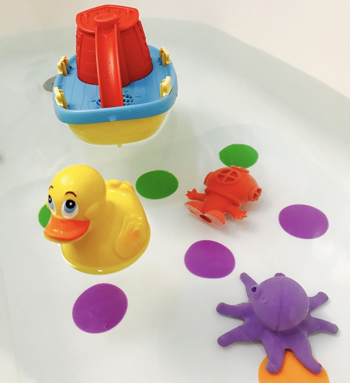 picture of a baby bath toys in a tub