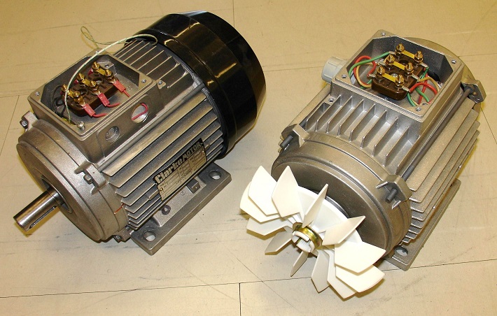 2 DC electric motors