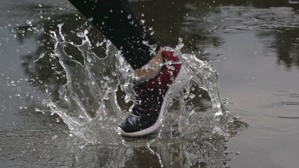 Outdoor Shoes splash jump in water