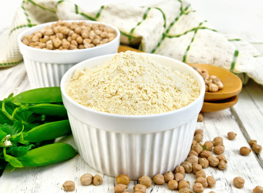 Pea protein powder is one of the most non-allergic of them all. Being rich in iron, arginine and amino acids, helps with muscle growth, a healthy heart and feeling full.
Yellow peas are used most often because of the lower amounts of sugar. They are dried and ground. After that, the starch and fibre are separated to get the protein substance. Sometimes flavours or preservatives can be added, so make sure you read the label before you buy and consume this protein powder.