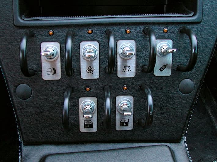 custum-switches-car