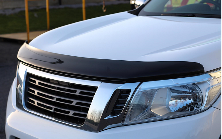 Bonnet protector on Nissan Navara D40